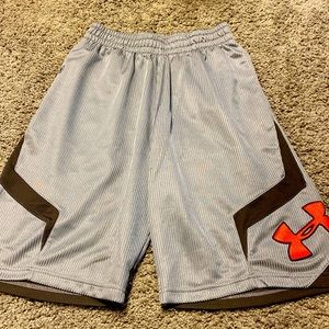 Under Armour basketball shorts, M